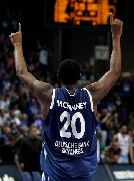 下或外弹的 下或外弹的